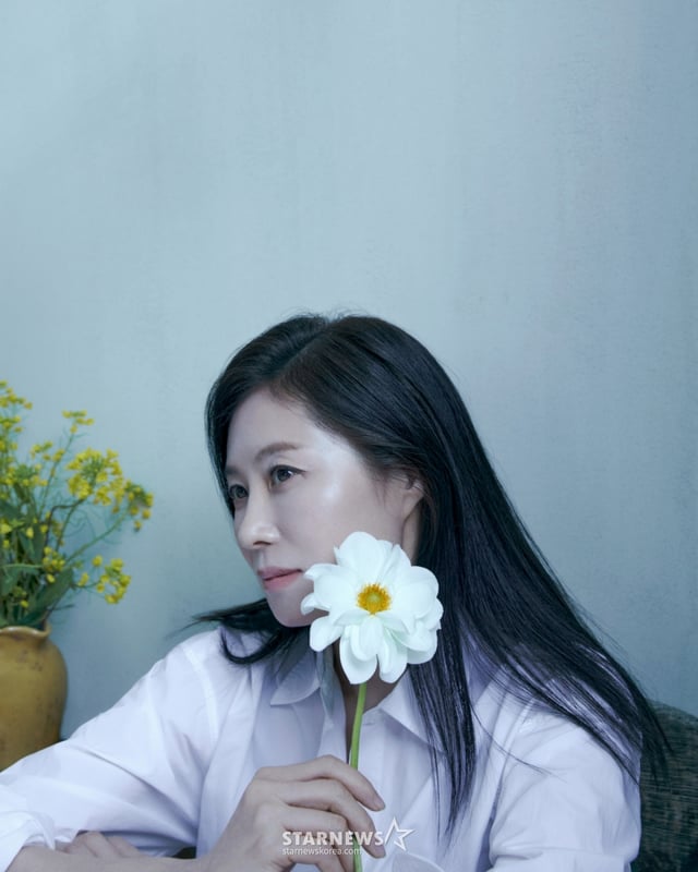 넷플릭스 오리지널 시리즈 '폭싹 속았수다'의 배우 문소리가 2일 진행된 인터뷰를 위해 포즈를 취하고 있다. /사진제공=넷플릭스 2025.04.02 /사진=김휘선 hwijpg@