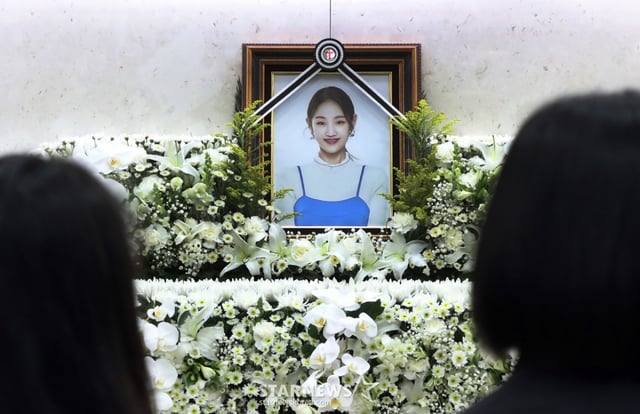 15일 서울 송파구 서울아산병원 장례식장에 마련된 가수 故 박보람의 빈소에 고인의 영정사진이 놓여 있다. /사진공동취재단 2024.04.15 /사진=이동훈