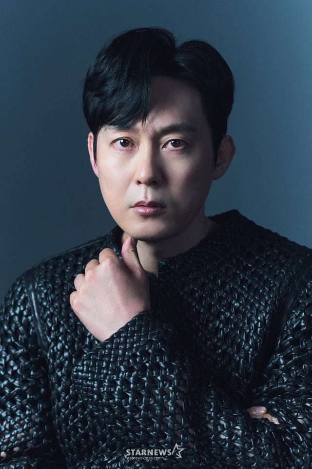 디즈니플러스 오리지널 시리즈 '하이퍼나이프'의 배우 박병은이 14일 진행된 라운드 인터뷰를 위해 포즈를 취하고 있다. '하이퍼나이프'는 과거 촉망받는 천재 의사였던 '세옥'이 자신을 나락으로 떨어뜨린 스승 '덕희'와 재회하며 펼치는 치열한 대립을 그린 메디컬 스릴러다. /사진제공=월트디즈니컴퍼니 코리아 2025.04.14 /사진=이동훈 photoguy@