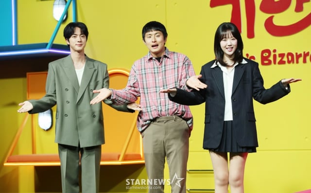 그룹 방탄소년단(BTS) 진, 방송인 기안84, 배우 지예은이 15일 오전 서울 종로구 JW매리어트 동대문에서 열린 넷플릭스 시리즈 새 예능 '대환장 기안장' 기자간담회에서 포즈를 취하고 있다. /2025.04.15 /사진=김휘선 hwijpg@