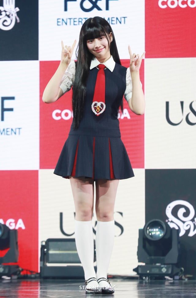 걸그룹 유니스(UNIS) 나나가 15일 오후 서울 광진구 예스24라이브홀에서 진행된 두 번째 미니앨범 '스위시'(SWICY) 발매기념 쇼케이스에서 포즈를 취하고 있다.  이번 앨범에는 타이틀곡 '스위시'(SWICY)'를 비롯해 ''뭐해?'라는 씨앗에서', '땡!'(DDANG!), '굿 필링'(Good Feeling), '봄비' 등 5곡이 수록됐다. /2025.04.15 /사진=이동훈 photoguy@