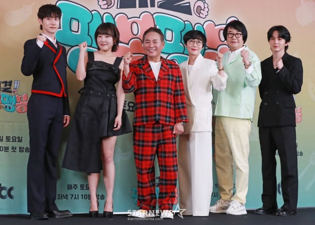 곽동연, 이은지, 이봉원, 팽현숙, 최양락, 유승호가 17일 오후 서울 마포구 상암동 스탠포드호텔에서 진행된 JTBC 예능 '대결! 팽봉팽봉' 제작발표회에 참석해 포즈를 취하고 있다.  N번 망해본 ‘단짠 인생’ 이봉원과 팽현숙이 펼치는 양보 없는 식당 전쟁 '대결! 팽봉팽봉'은 오는 19일 첫 방송된다. /2025.04.17 /사진=이동훈 photoguy@