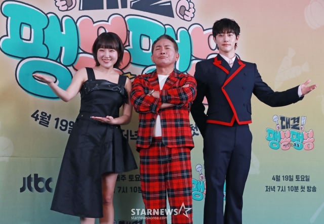 이은지, 이봉원, 곽동연이 17일 오후 서울 마포구 상암동 스탠포드호텔에서 진행된 JTBC 예능 '대결! 팽봉팽봉' 제작발표회에 참석해 포즈를 취하고 있다.  N번 망해본 ‘단짠 인생’ 이봉원과 팽현숙이 펼치는 양보 없는 식당 전쟁 '대결! 팽봉팽봉'은 오는 19일 첫 방송된다. /2025.04.17 /사진=이동훈 photoguy@