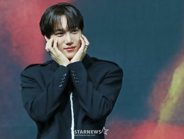 엑소 카이가 21일 오후 서울 광진구 예스24라이브홀에서 진행된 네 번째 미니앨범 '웨이트 온 미'(Wait On Me) 발매기념 쇼케이스에서 포즈를 취하고 있다. 이번 앨범에는 타이틀 곡 '웨이트 온 미'를 비롯해 '어덜트 스윔'(Adult Swim), '월스 돈트 토크'(Walls Don't Talk), '프레셔'(Pressure) 등 총 7곡이 수록됐다. /2025.04.21 /사진=이동훈 photoguy@