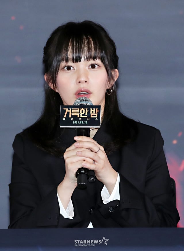 배우 정지소가 21일 서울 송파구 롯데시네마 월드타워에서 진행된 영화 '거룩한 밤: 데몬 헌터스(감독 임대희)' 언론시사회에서 질의응답을 하고 있다. /사진=김휘선 hwijpg@