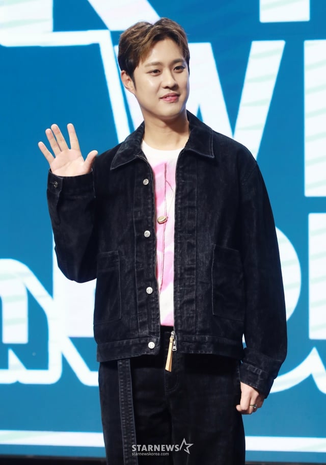 엠블랙 양승호가 23일 오후 서울 마포구 H-STAGE에서 진행된 'K팝 위크 인 홍대' 개최 기자간담회에 참석해 포즈를 취하고 있다. ‘더 가까이, 더 진심으로’라는 슬로건 아래 대형 공연장 위주의 K팝 시장에 소극장 기반 라이브 공연 문화를 확산시키겠다는 취지로 마련된 'K팝 위크 인 홍대'는 엠블랙 양승호, CLC 예은, 틴탑 천지, 루네이트, 남태현 등 다양한 아티스트들이 5월 3일, 10일 11일에 홍대 일대 여러 소극장에서 공연을 선보인다. /2025.04.23 /사진=이동훈 photoguy@
