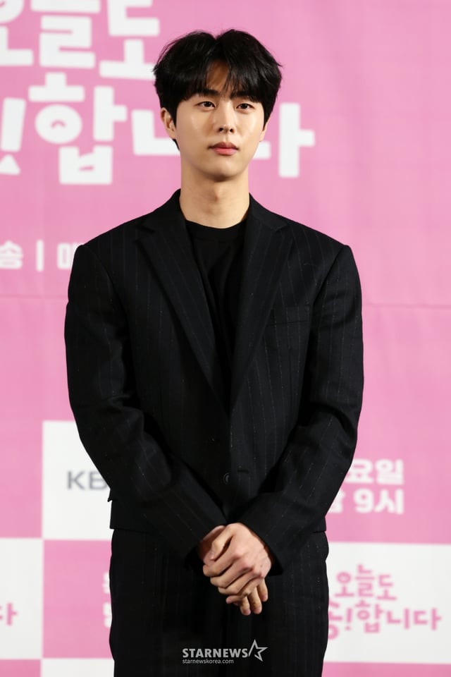 (서울=뉴스1) 황기선 기자 = 배우 김무준이 2일 오후 서울 마포구 상암 스탠포드호텔에서 열린 KBS Joy 새 드라마 '오늘도 지송!합니다' 제작발표회에서 포즈를 취하고 있다. 2024.12.2/뉴스1 Copyright © 뉴스1. All rights reserved. 무단 전재 및 재배포, AI학습 이용 금지. /사진=(서울=뉴스1) 황기선 기자