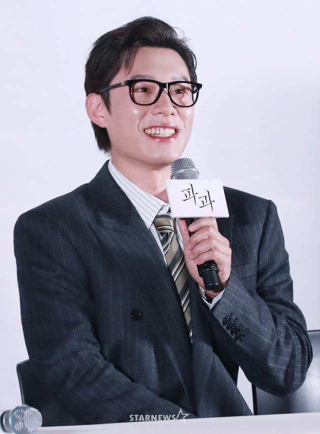 배우 김성철이 24일 오후 서울 CGV용산아이파크몰에서 진행된 영화 '파과'(감독 민규동) 언론배급시사회 및 기자간담회에 참석해 질문에 답하고 있다. 바퀴벌레 같은 인간들을 처리하는 조직에서 40여 년간 활동한 레전드 킬러 ‘조각’과 평생 그를 쫓은 미스터리한 킬러 ‘투우’의 강렬한 대결을 그린 액션 드라마 영화 '파과'는 오는 30일 개봉한다. /2025.04.30 /사진=이동훈 photoguy@