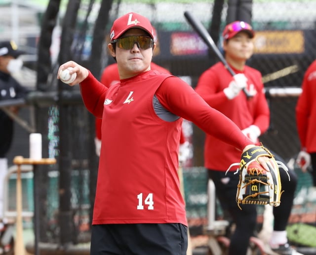 송구 훈련을 하는 최정. /사진=SSG 랜더스 제공
