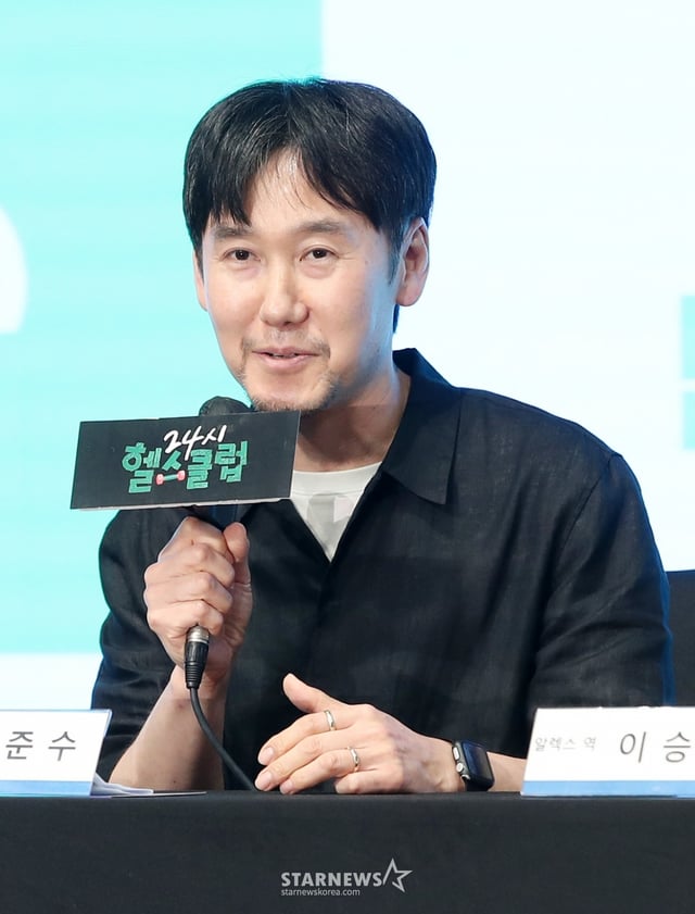 박준수 감독이 29일 서울 구로구 디큐브시티 더 세인트에서 열린 KBS 2TV 수목드라마 '24시 헬스클럽' 제작발표회에 참석해 질의응답을 하고 있다. /2025.04.29 /사진=김휘선 hwijpg@