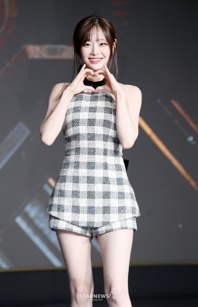 가수 츄가 29일 오전 서울 마포구 호텔나루에서 열린 넷플릭스 '데블스 플랜: 데스룸' 제작발표회에 참석해 포즈를 취하고 있다.  정종연 PD가 연출하는 '데블스 플랜: 데스룸'은 다양한 직업군의 플레이어가 7일간 합숙하며 최고의 브레인을 가리는 두뇌 서바이벌 게임으로 오는 5월 6일 공개된다. /2025.04.29 /사진=김휘선 hwijpg@