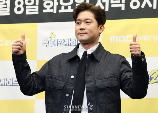 (서울=뉴스1) 권현진 기자 = 방송인 김대호가 8일 오후 서울 마포구 상암동 스탠포드호텔에서 열린 MBC every1 '위대한 가이드2' 제작발표회에 참석해 포즈를 취하고 있다. '위대한 가이드2'는 한국 거주 N년차 대한외국인이 가이드가 되어 모국을 방문하는 여행자들에게 현지인만이 아는 스팟들을 알려주는 여행 리얼리티 프로그램이다. 2025.4.8/뉴스1 Copyright © 뉴스1. All rights reserved. 무단 전재 및 재배포, AI학습 이용 금지. /사진=(서울=뉴스1) 권현진 기자