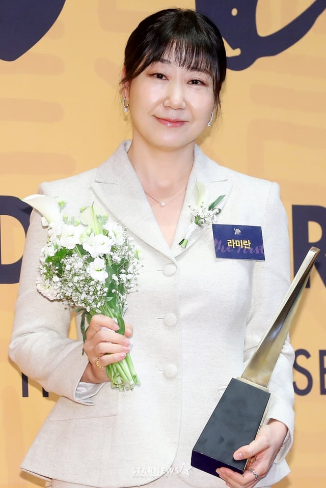 배우 라미란이 7일 오전 서울 중구 신라호텔 다이너스티홀에서 진행된 '2025 대한민국 퍼스트브랜드 대상'에 참석해 포즈를 취하고 있다. 2025.01.07 /사진=김창현 chmt@