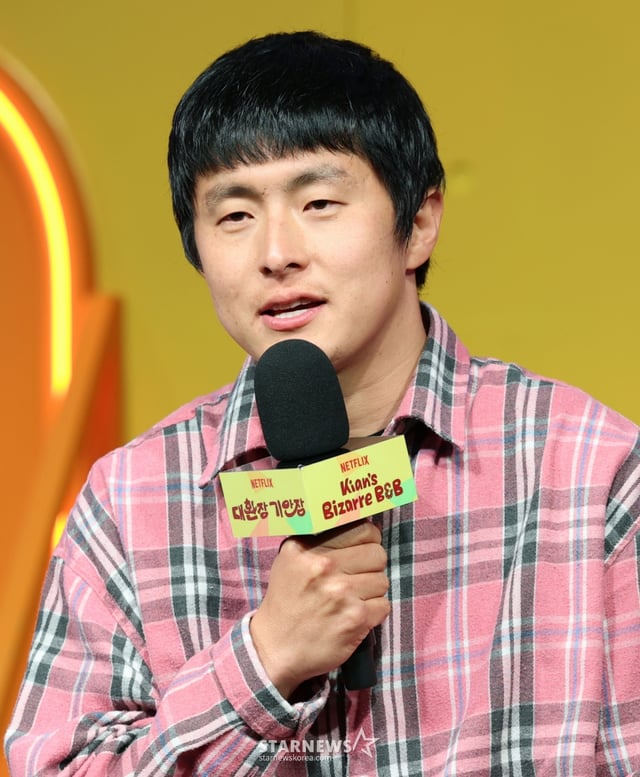(서울=뉴스1) 권현진 기자 = 방송인 기안84가 15일 서울 종로구 JW메리어트 동대문 스퀘어 서울에서 열린 넷플릭스 새 예능 '대환장 기안장' 기자간담회에서 인사말을 하고 있다. '대환장 기안장'은 기안적 낭만이 가득한 울릉도 기안장에서 기안84와 서포트 멤버 방탄소년단 진, 배우 지예은이 숙박객들과 펼치는 기상천외한 신개념 민박 버라이어티다. 2025.4.15/뉴스1 Copyright © 뉴스1. All rights reserved. 무단 전재 및 재배포, AI학습 이용 금지. /사진=(서울=뉴스1) 권현진 기자