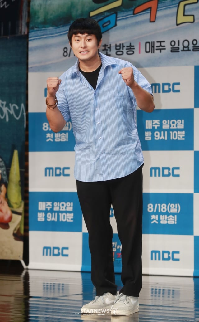 방송인 기안84가 16일 오후 서울 마포구 상암동 MBC 사옥에서 진행된 '태아난김에 음악일주' 제작발표회에 참석해 포즈를 취하고 있다. 기안84가 버킷리스트 중 하나였던 가수의 꿈을 향해 나아가는 여정을 담은 프로그램 '태어난김에 음악일주'는 오는 18일 첫 방송된다. /2024.08.16 /사진=이동훈