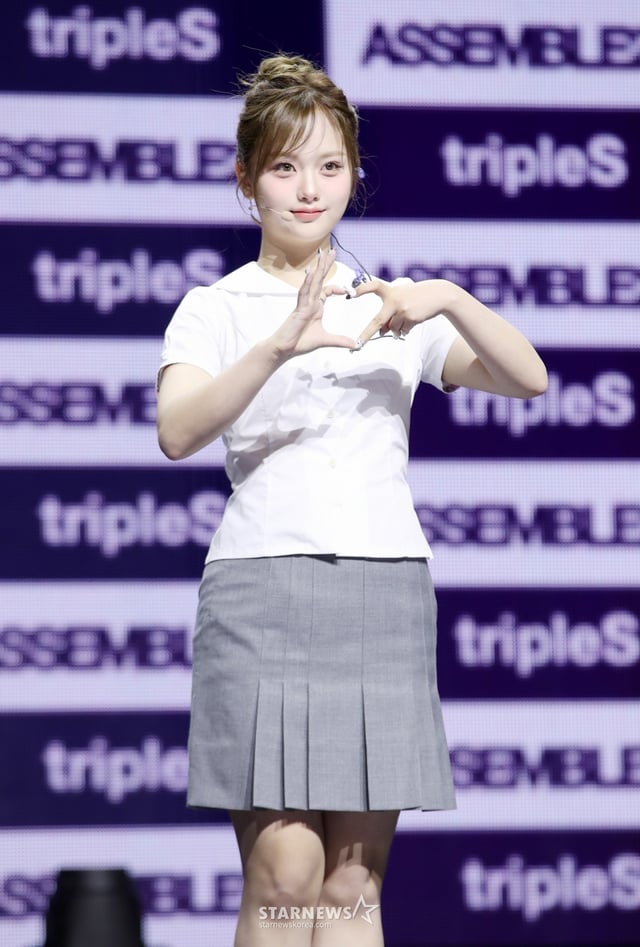 그룹 트리플에스(tripleS) 서아가 12일 오후 서울 용산구 한남동 블루스쿼어에서 열린 새 앨범 'ASSEMBLE25' 발매 기념 쇼케이스에서 포즈를 취하고 있다. /2025.05.12 /사진=김휘선 hwijpg@