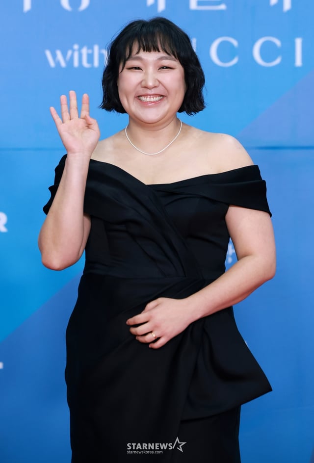 (서울=뉴스1) 김진환 기자 = 개그맨 이수지가 어린이날인 5일 오후 서울 강남구 코엑스에서 열린 '61회 백상예술대상' 레드카펫에서 포즈를 취하고 있다. 2025.5.5/뉴스1 Copyright © 뉴스1. All rights reserved. 무단 전재 및 재배포, AI학습 이용 금지. /사진=(서울=뉴스1) 김진환 기자