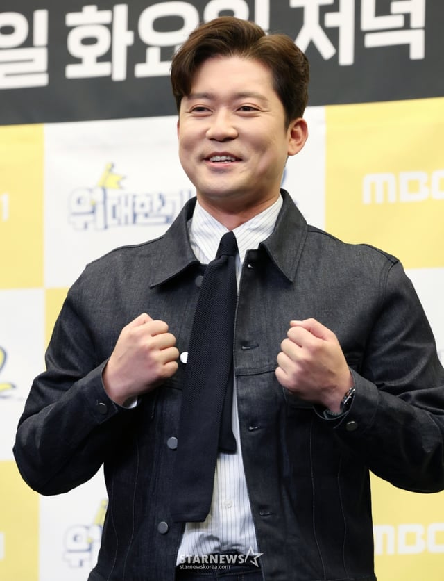 (서울=뉴스1) 권현진 기자 = 방송인 김대호가 8일 오후 서울 마포구 상암동 스탠포드호텔에서 열린 MBC every1 '위대한 가이드2' 제작발표회에 참석해 포즈를 취하고 있다. '위대한 가이드2'는 한국 거주 N년차 대한외국인이 가이드가 되어 모국을 방문하는 여행자들에게 현지인만이 아는 스팟들을 알려주는 여행 리얼리티 프로그램이다. 2025.4.8/뉴스1 Copyright © 뉴스1. All rights reserved. 무단 전재 및 재배포, AI학습 이용 금지. /사진=(서울=뉴스1) 권현진 기자