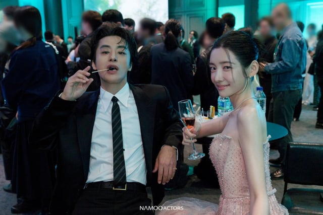 왼쪽부터 구교환, 박지현