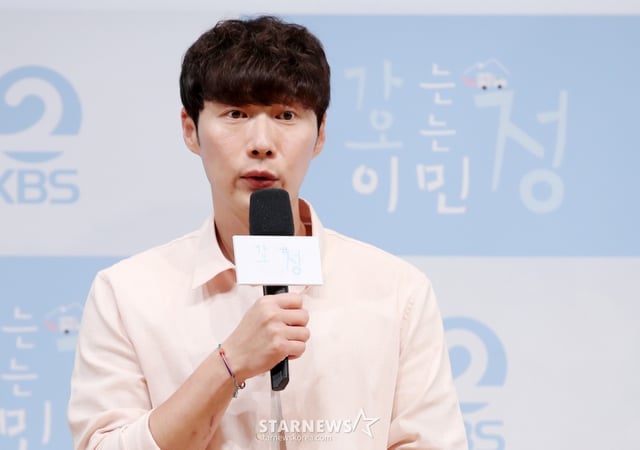 황성훈 PD가 16일 오전 서울 영등포구 여의도 KBS 아트홀에서 열린 KBS2 '가는정 오는정 이민정' 제작발표회에 참석해 질의응답을 하고 있다. /2025.05.16 /사진=김휘선 hwijpg@