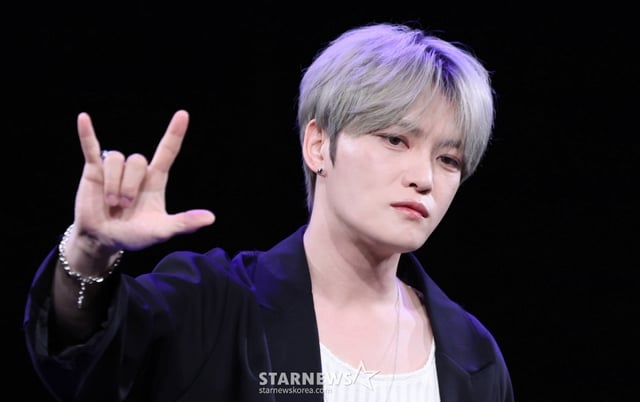 (서울=뉴스1) 박지혜 기자 = 김재중이 19일 오후 서울 상암동 MBC 골든마우스홀에서 열린 EP '뷰티 인 카오스'(Beauty in Chaos) 발매 기념 기자간담회에서 포즈를 취하고 있다.  2025.5.19/뉴스1  Copyright © 뉴스1. All rights reserved. 무단 전재 및 재배포,  AI학습 이용 금지. /사진=(서울=뉴스1) 박지혜 기자