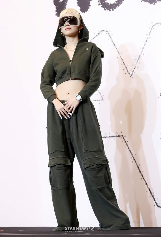 아이들(i-dle)'  소연이 19일 오후 서울 강남구 조선 팰리스 서울 강남에서 열린 미니 8집 앨범 '위 아(We are)' 발매 기념 기자간담회에서 포즈를 취하고 있다.   전원 재계약 이후 발매하는 여덟 번째 미니앨범 'We are'는 기존 '(G)I-DLE' 그룹명에서 '(G)'를 빼고 리브랜딩에 나서며 더욱 한계 없는 음악과 콘셉트를 선보일 예정이다. /2025.05.19 /사진=김휘선 hwijpg@