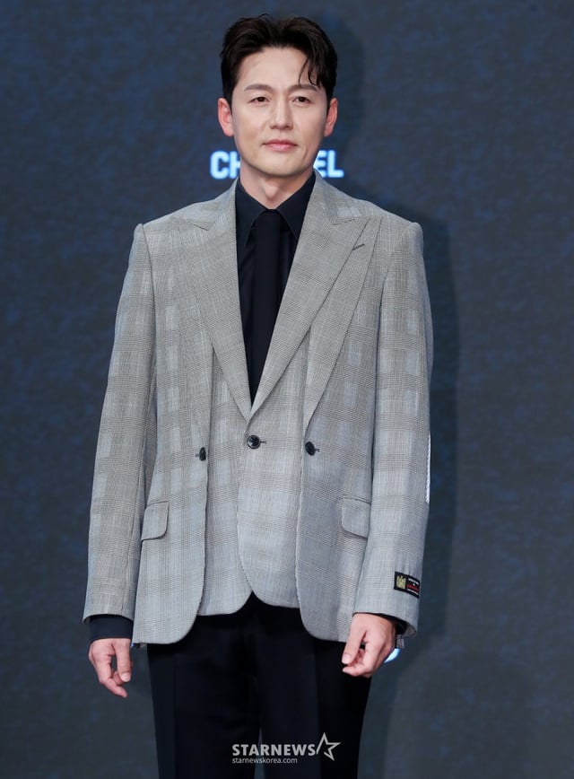 배우 이정진이 24일 오후 서울 구로구 신도림동 더 세인트 웨딩에서 진행된 채널A 월화드라마 '가면의 여왕' 제작발표회에 참석해 포즈를 취하고 있다.  '가면의 여왕'은 화려하게 성공한 세 여자 앞에 10년 전 그녀들의 거짓말로 살인자가 된 절친이 나타나면서 가면에 감춰져 있던 진실이 드러나고, 한 남자로 인해 인생의 소용돌이를 맞게 된 친구들의 욕망이 충돌하는 미스터리 멜로 복수극이다. 2023.04.24