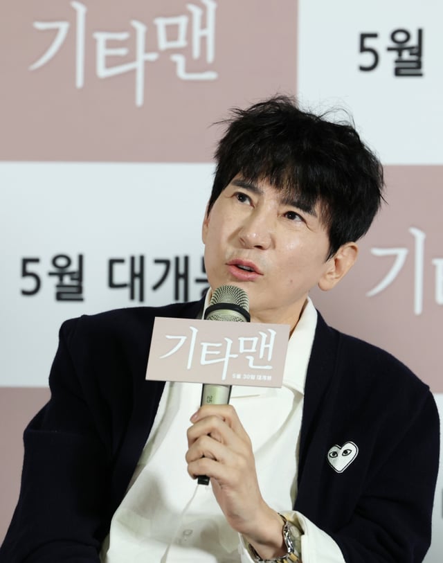 (서울=뉴스1) 권현진 기자 = 공동 연출을 맡은 이선정 감독이 21일 서울 송파구 롯데시네마 롯데월드타워점에서 열린 고(故) 김새론 배우의 유작인 영화 '기타맨' 언론 시사회에서 취재진 질문에 답하고 있다. 오는 30일 개봉을 확정한 '기타맨'은 고된 현실 속에서도 음악과 인연을 통해 희망을 찾으려는 천재 기타리스트의 상실과 사랑, 여정을 그린 음악 영화다. 2025.5.21/뉴스1 Copyright © 뉴스1. All rights reserved. 무단 전재 및 재배포, AI학습 이용 금지. /사진=(서울=뉴스1) 권현진 기자