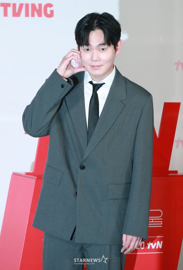 배우 류경수가 21일 오후 서울 영등포CGV에서 진행된 tvN 토일드라마 '미지의 서울' 제작발표회에 참석해 포즈를 취하고 있다.  얼굴 빼고 모든 게 다른 쌍둥이 자매가 인생을 맞바꾸는 거짓말로 진짜 사랑과 인생을 찾아가는 로맨틱 성장 드라마 '미지의 서울'은 오는 24일 첫 방송된다. /2025.05.21 /사진=이동훈 photoguy@