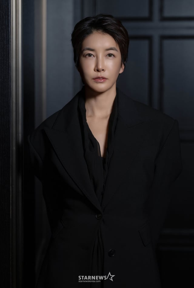영화 '괜찮아 괜찮아 괜찮아'의 배우 진서연이 20일 진행된 인터뷰를 위해 포즈를 취하고 있다. /사진제공=바이포엠스튜디오 2025.02.20 /사진=이동훈 photoguy@