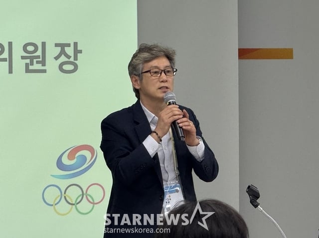 오정훈 대한체육회 학교체육위원장(서울 구룡중 교장)이 24일 김해종합운동장 리셉션실에서 열린 2025 학생선수 학부모 간담회에서 인사말을 하고 있다. /사진=양정웅 기자 