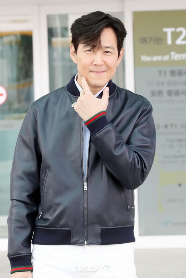 배우 이정재가 이탈리아 피렌체에서 열리는 '구찌 2026 크루즈 패션쇼' 참석 차 13일 오전 인천국제공항을 통해 출국하고 있다. 2025.05.13 /사진=임성균 tjdrbs23@