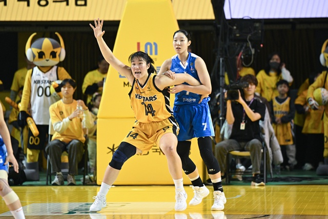 송윤하(왼쪽). /사진=WKBL 제공