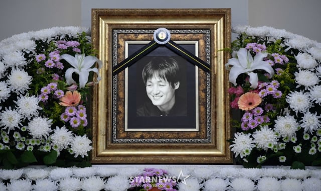 26일 오후 서울 중랑구 서울의료원 장례식장에 배우 이얼(58·이용덕)의 빈소가 마련돼 있다. 드라마 '스토브리그', '보이스4' 등을 비롯해 스크린과 브라운관을 오가며 활약해온 배우 이얼은 식도암 투병 중 별세했다. /사진공동취재단
