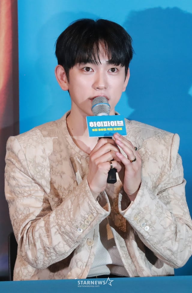 배우 박진영이 26일 오후 서울 CGV용산아이파크몰에서 진행된 영화 '하이파이브'(감독 강형철) 언론배급시사회 및 기자간담회에 참석해 질문에 답하고 있다. 장기이식으로 우연히 각기 다른 초능력을 얻게 된 다섯 명이 그들의 능력을 탐하는 자들과 만나 벌어지는 판타지, 코미디, 액션 영화 ‘하이파이브’는 오는 30일 개봉한다. /2025.05.26 /사진=이동훈 photoguy@