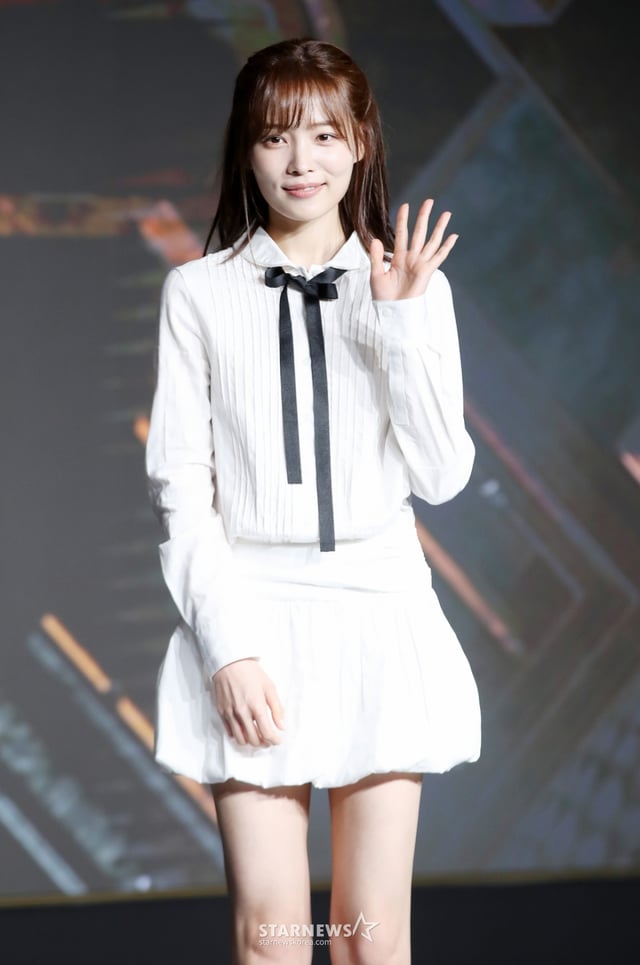 배우 윤소희가 29일 오전 서울 마포구 호텔나루에서 열린 넷플릭스 '데블스 플랜: 데스룸' 제작발표회에 참석해 포즈를 취하고 있다. 정종연 PD가 연출하는 '데블스 플랜: 데스룸'은 다양한 직업군의 플레이어가 7일간 합숙하며 최고의 브레인을 가리는 두뇌 서바이벌 게임으로 오는 5월 6일 공개된다. /2025.04.29 /사진=김휘선 hwijpg@