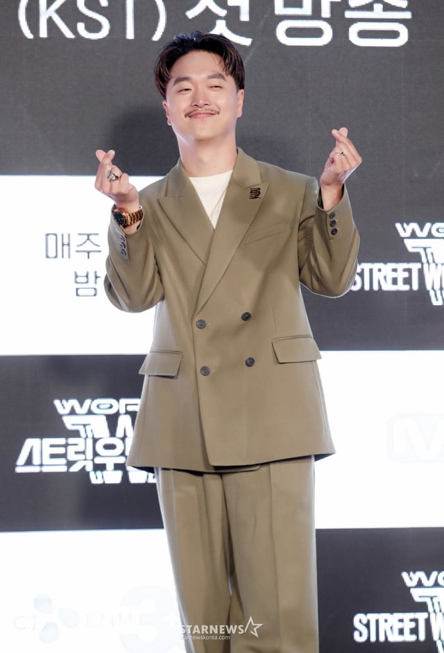 댄서 마이크 송이 27일 오전 서울 강남구 에스제이쿤스트할레에서 진행된 Mnet '월드 오브 스트릿 우먼 파이터' 제작발표회에 참석해 포즈를 취하고 있다. /2025.05.27 /사진=김휘선 hwijpg@