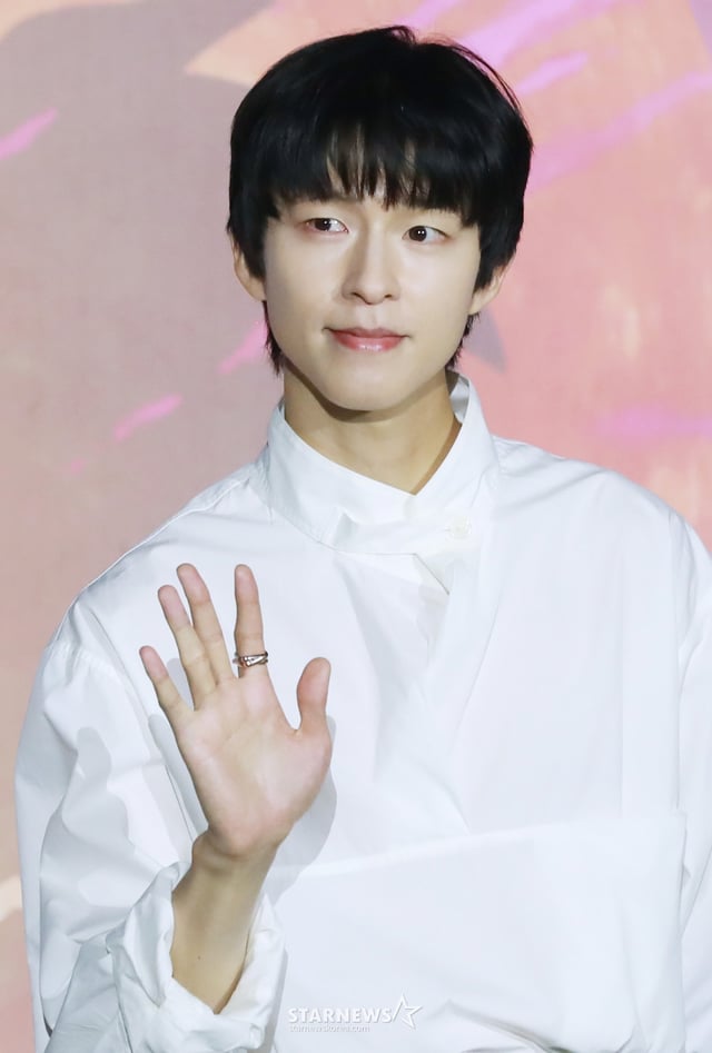 배우 홍경이 27일 오후 서울 롯데시네마 건대입구점에서 진행된 넷플릭스 애니메이션 '이 별에 필요한' 기자간담회에 참석해 포즈를 취하고 있다. 2050년 서울, 화성 탐사를 꿈꾸는 우주인 난영과 뮤지션의 꿈을 접어둔 제이가 만나 꿈과 사랑을 향해 나아가는 로맨스 '이 별에 필요한'은 오는 30일에 공개된다. /2025.05.27 /사진=이동훈 photoguy@