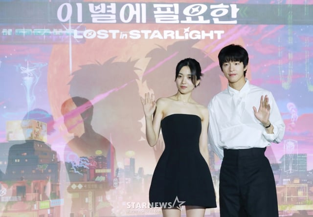 배우 김태리, 홍경이 27일 오후 서울 롯데시네마 건대입구점에서 진행된 넷플릭스 애니메이션 '이 별에 필요한' 기자간담회에 참석해 포즈를 취하고 있다. 2050년 서울, 화성 탐사를 꿈꾸는 우주인 난영과 뮤지션의 꿈을 접어둔 제이가 만나 꿈과 사랑을 향해 나아가는 로맨스 '이 별에 필요한'은 오는 30일에 공개된다. /2025.05.27 /사진=이동훈 photoguy@