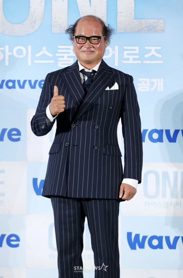 배우 김상호가 28일 서울 광진구 롯데시네마 건대입구에서 진행된 드라마 'ONE : 하이스쿨 히어로즈' 제작발표회에 참석해 포즈를 취하고 있다. /2025.05.28 /사진=김휘선 hwijpg@