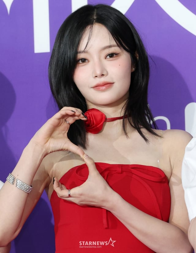 (서울=뉴스1) 권현진 기자 = 피프티피프티 키나가 22일 오후 서울 성북구 안암동 고려대학교 화정체육관에서 열린 '제 1회 디어워즈' 레드카펫 행사에 참석해 포즈를 취하고 있다. 2025.2.22/뉴스1  Copyright © 뉴스1. All rights reserved. 무단 전재 및 재배포,  AI학습 이용 금지. /사진=(서울=뉴스1) 권현진 기자