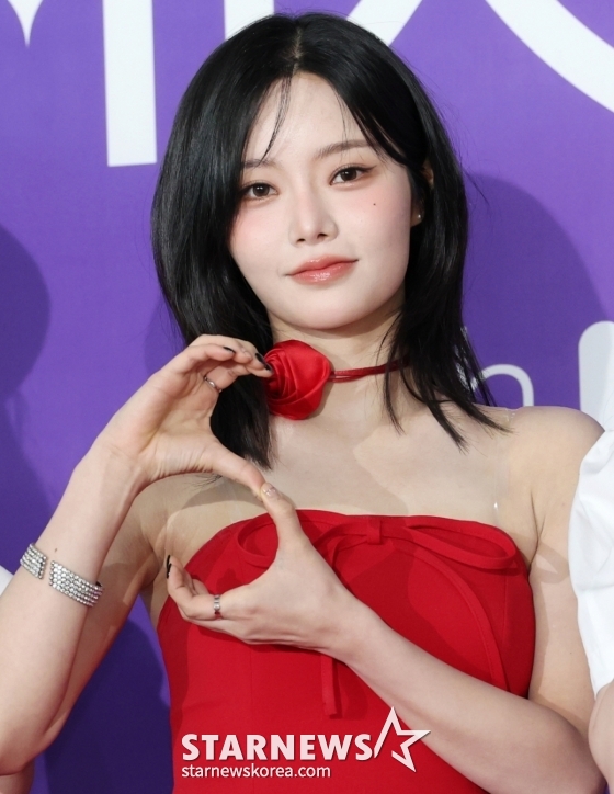 (서울=뉴스1) 권현진 기자 = 피프티피프티 키나가 22일 오후 서울 성북구 안암동 고려대학교 화정체육관에서 열린 '제 1회 디어워즈' 레드카펫 행사에 참석해 포즈를 취하고 있다. 2025.2.22/뉴스1  Copyright © 뉴스1. All rights reserved. 무단 전재 및 재배포,  AI학습 이용 금지. /사진=(서울=뉴스1) 권현진 기자
