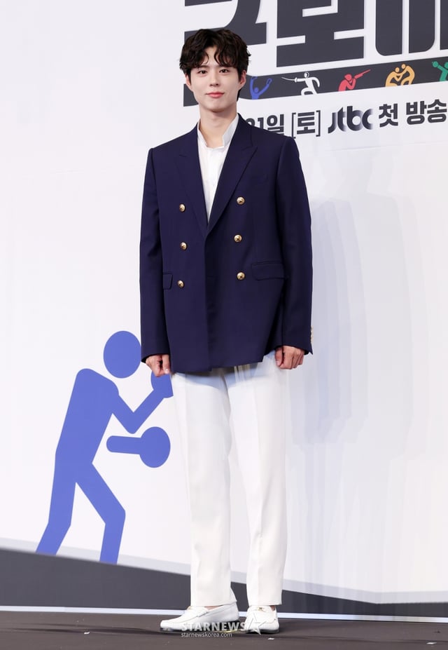 배우 박보검이 29일 서울 구로구 더 링크 서울 트리뷰트 포트폴리오 호텔에서 열린 JTBC 토일 드라마 '굿보이' 제작발표회에서 포즈를 취하고 있다. /2025.05.29 /사진=김휘선 hwijpg@