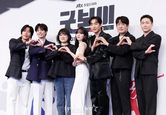 배우 태원석, 박보검, 심나연 감독, 배우 김소현, 이상이, 허성태가 29일 서울 구로구 더 링크 서울 트리뷰트 포트폴리오 호텔에서 열린 JTBC 토일 드라마 '굿보이' 제작발표회에서 포즈를 취하고 있다. /2025.05.29 /사진=김휘선 hwijpg@