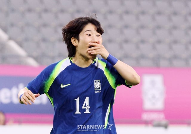 정민영이 2일 용인미르종합운동장에서 열린 국가대표평가전 대한민국과 콜롬비아의 경기에서 전반 초반 선제골을 성공시킨 후 기뻐하고 있다. /사진=강영조 선임기자