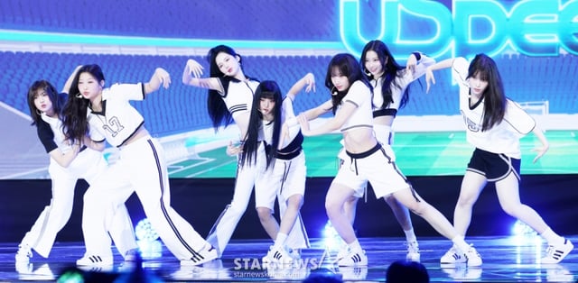 그룹 유스피어가 4일 오후 서울 마포구 상암동 SBS프리즘타워에서 열린 첫 번째 데뷔 싱글 앨범 'SPEED ZONE' 발매 기념 쇼케이스에서 멋진 무대를 선보이고 있다. /2025.06.04 /사진=김휘선 hwijpg@