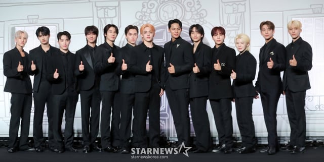 그룹 세븐틴(Seventeen) 호시, 준, 디노, 디에잇, 원우, 버논, 에스쿱스, 민규, 정한, 승관, 우지, 조슈아, 도겸이 29일 오후 서울 여의도 콘래드호텔 그랜드 볼룸에서 베스트 앨범 '17 IS RIGHT HERE' 발매 기념 글로벌 기자간담회를 열고 포즈를 취하고 있다. 이번 베스트 앨범 '17 IS RIGHT HERE'은 9년의 발자취를 담는 동시에 지난 시간을 기념하며 우리만의 공간에서 영원히 함께할 것임을 약속하는 앨범으로 총 33개의 트랙으로 한국 앨범 타이틀 20곡과 일본 앨범 타이틀 8곡, '아낀다', 타이틀 곡 'MAESTRO'를 포함한 4개의 신곡을 선보인다. 2024.04.29 /사진=임성균