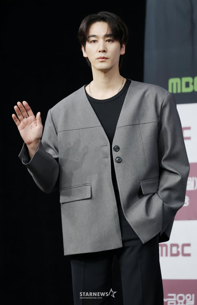 배우 오창석이 5일 오전 서울 마포구 상암동 MBC 사옥에서 진행된 일일드라마 '태양을 삼킨 여자' 제작발표회에 참석해 포즈를 취하고 있다. 피해자가 가해자로 둔갑한 세상, 하나뿐인 딸의 이름으로 재벌가에 맞선 한 여자의 처절한 복수극을 그린 드라마 '태양을 삼킨 여자'는 오는 9일 첫 방송된다. /2025.06.05 /사진=이동훈 photoguy@
