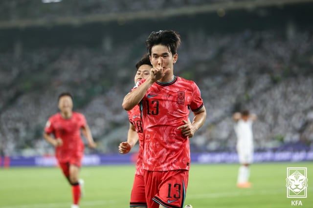김진규가 6일(한국시간) 이라크 바스라 국제경기장에서 열린 이라크와의 2026 국제축구연맹(FIFA) 북중미 월드컵 아시아 3차 예선에서 골을 터뜨린 뒤 골 세리머니를 하고 있다. /사진=대한축구협회 제공