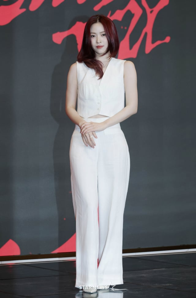 걸그룹 있지(ITZY) 류진이 9일 오후 서울 송파구 소피텔 앰배서더 호텔에서 진행된 새 미니 앨범 ‘걸스 윌 비 걸스’(Girls Will Be Girls) 발매기념 기자간담회에 참석해 포즈를 취하고 있다.   이번 앨범에는 타이틀곡 ‘걸스 윌 비 걸스’(Girls Will Be Girls)를 비롯해 ‘키스 앤 텔(Kiss & Tell), ’락드 앤 로디드‘(Locked N Loaded), ’프라미스‘(Promise), ’워크‘(Walk) 등 총 5곡이 수록됐다. /2025.06.09 /사진=이동훈 photoguy@